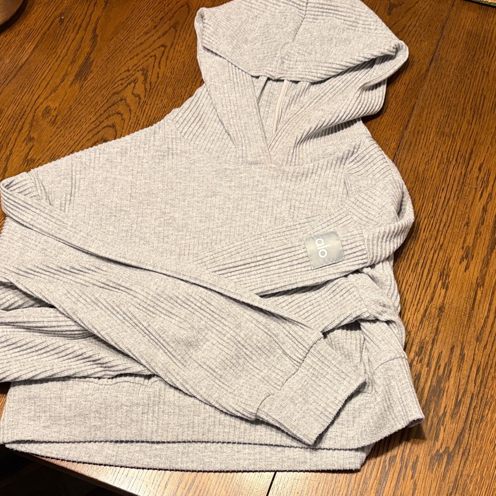 ALO Yoga Light Gray Ribbed Sweater